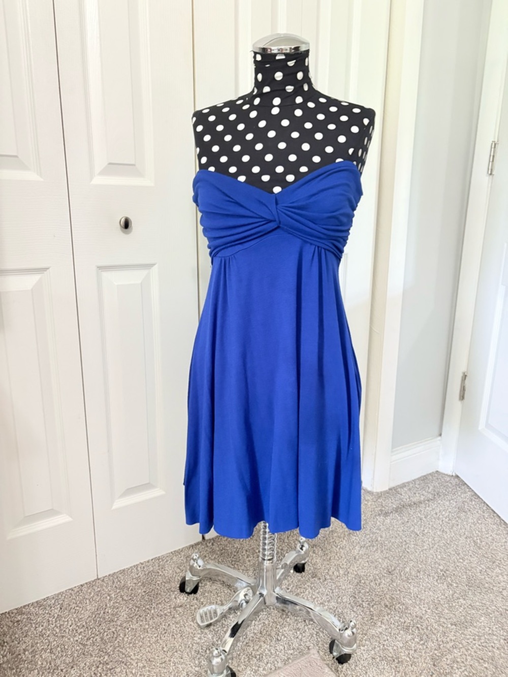 Unyx Strapless Twist-Front Dress in Royal Blue